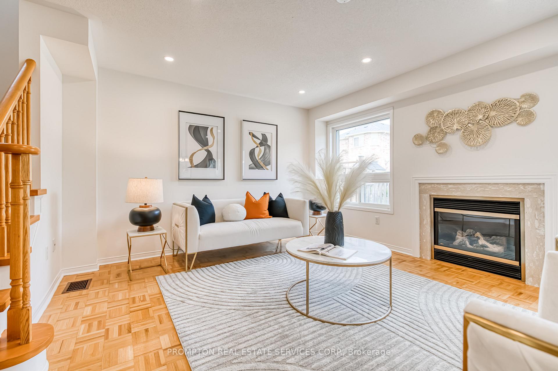 Photo 4 of 5 Casemount Street, Aurora, Bayview Northeast — HOMEH