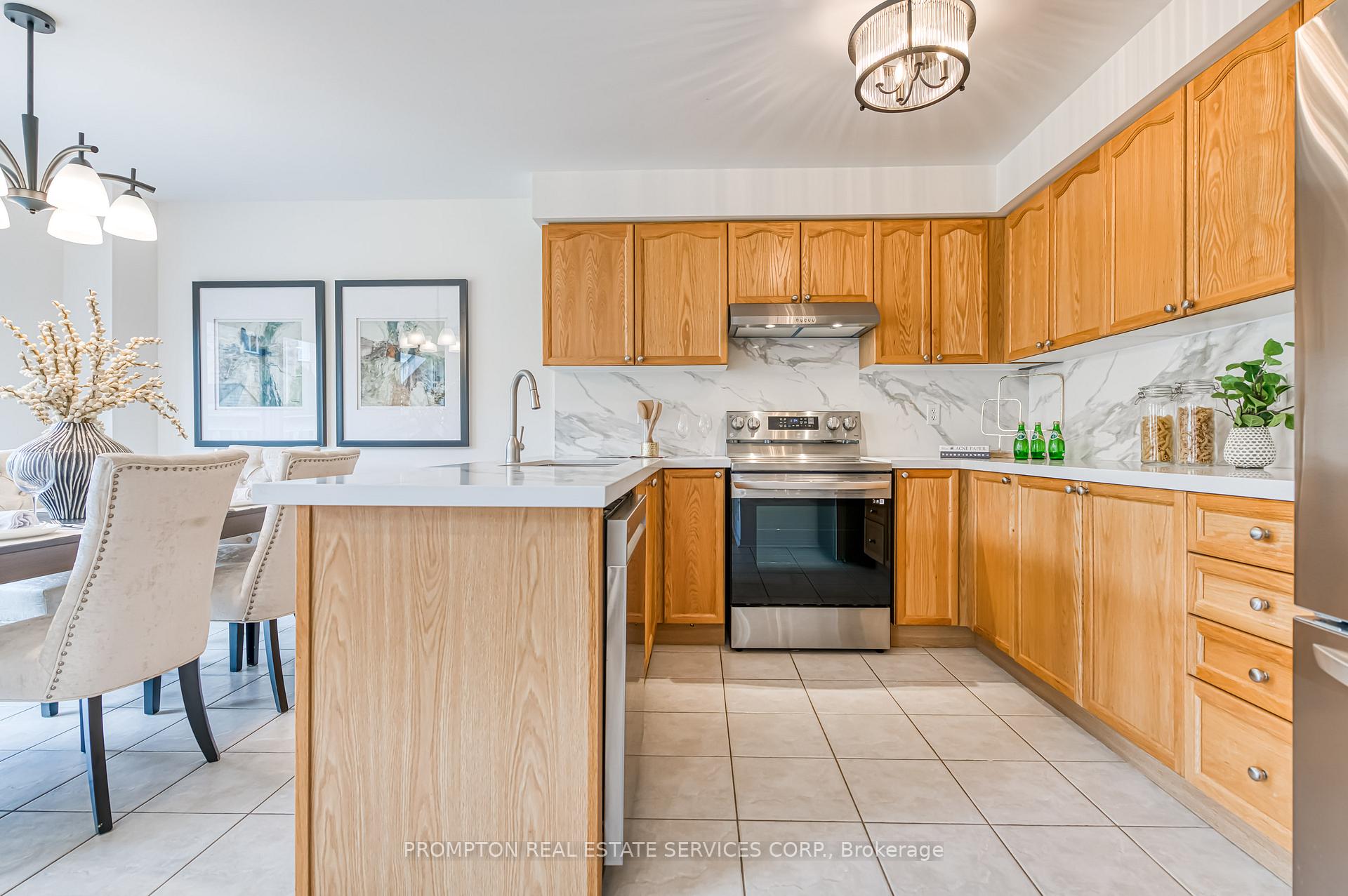 Photo 11 of 5 Casemount Street, Aurora, Bayview Northeast — HOMEH
