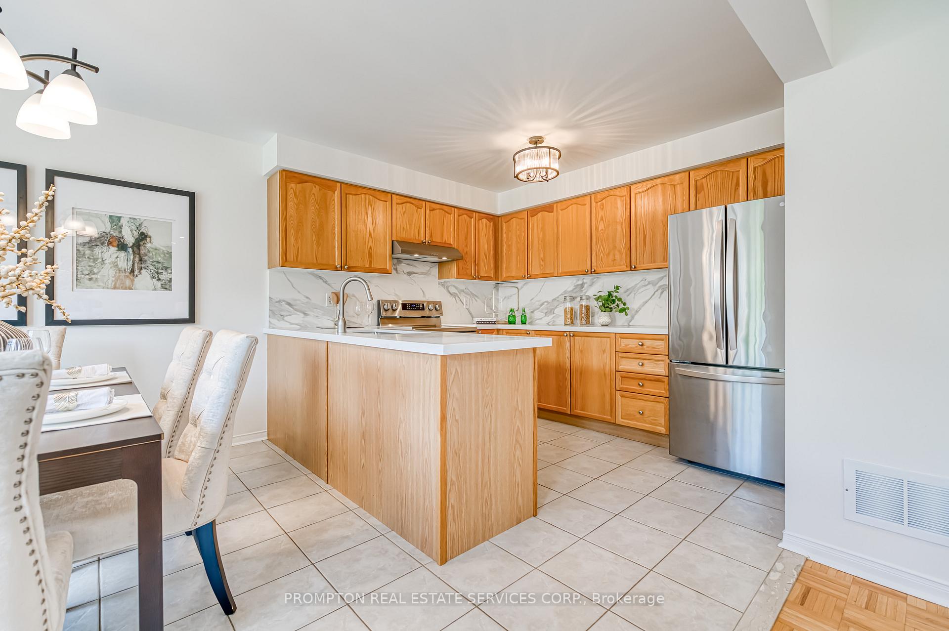 Photo 12 of 5 Casemount Street, Aurora, Bayview Northeast — HOMEH
