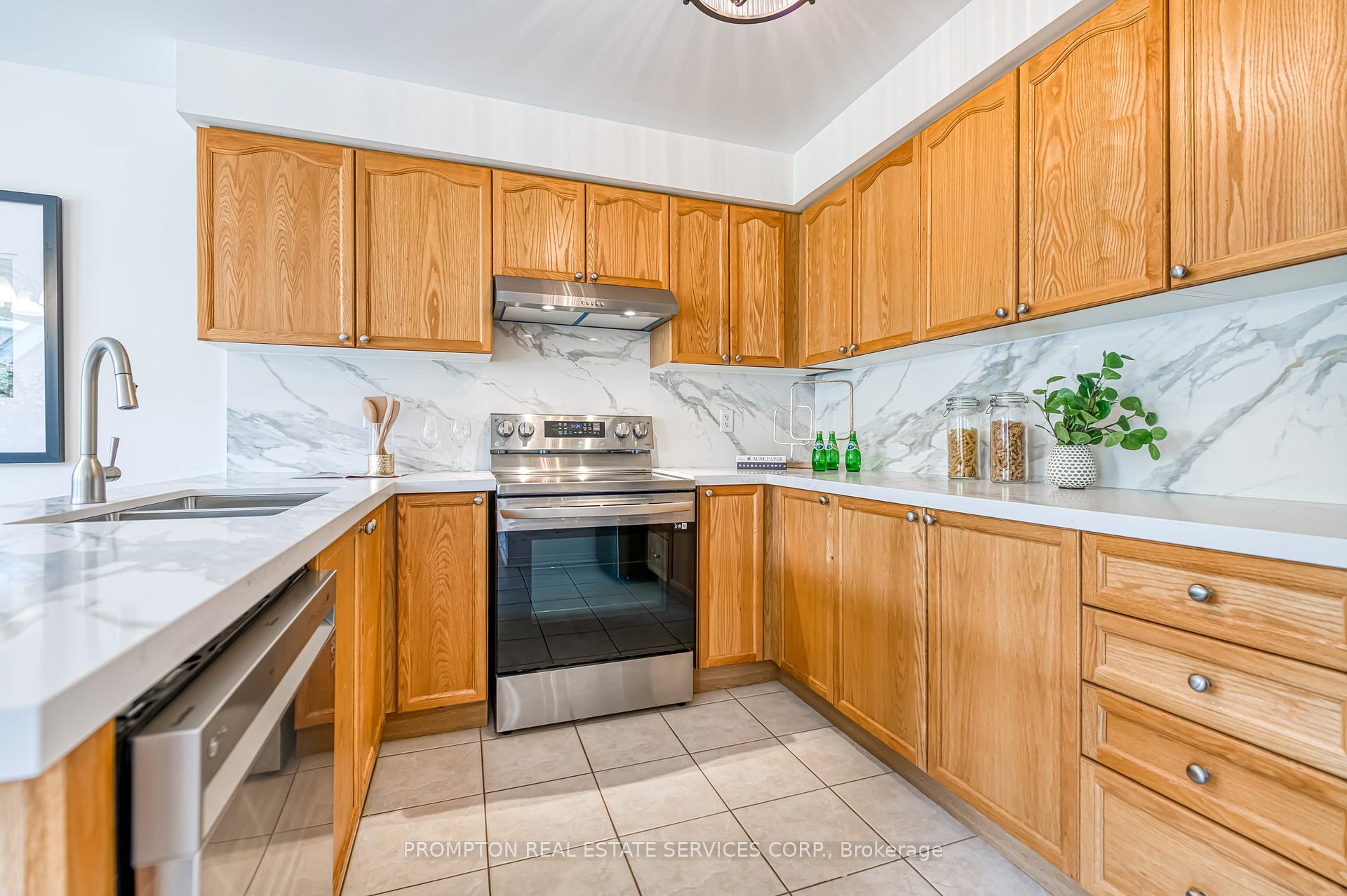 Photo 13 of 5 Casemount Street, Aurora, Bayview Northeast — HOMEH