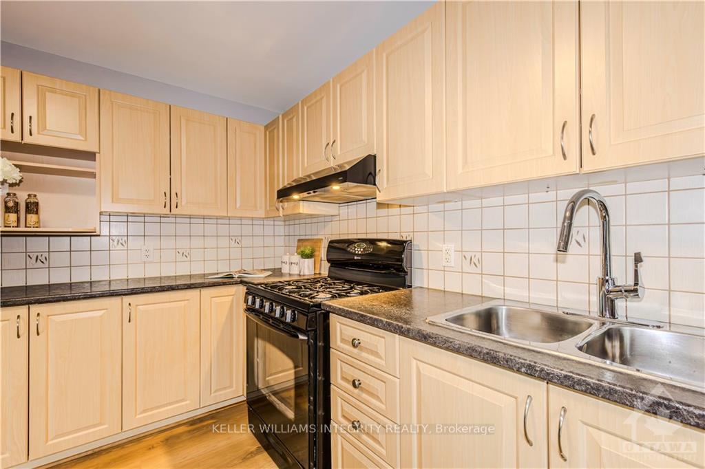 Photo 8 of 122 Whernside Terrace, Ottawa, Kanata - Morgan's Grant/South March — HOMEH