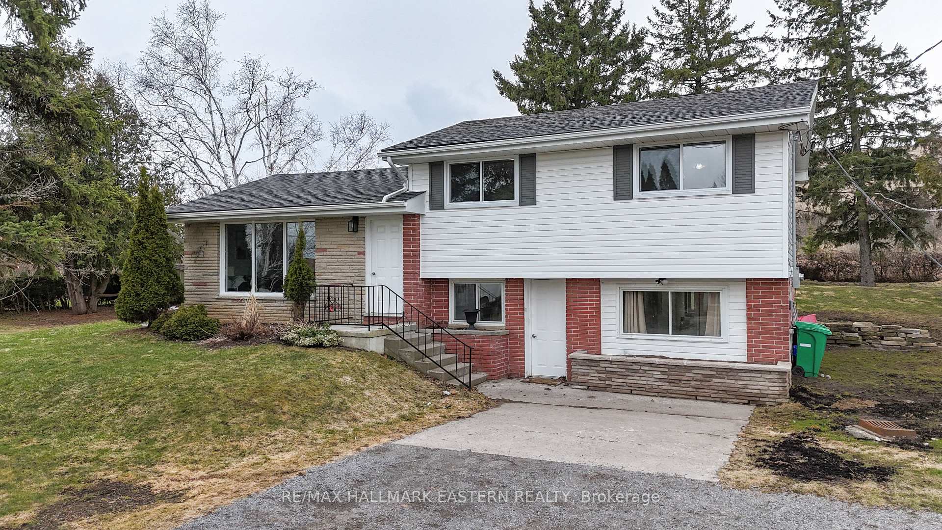 Front of 204 Hillview Drive