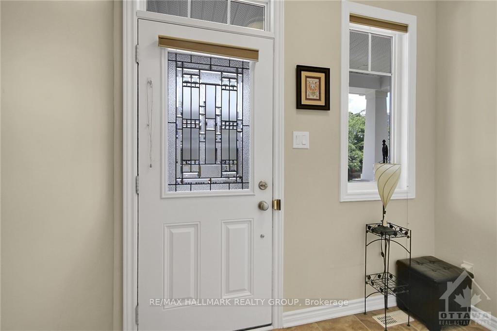 Photo 4 of 128 Lily Pond Street, Ottawa, Kanata - Emerald Meadows/Trailwest — HOMEH