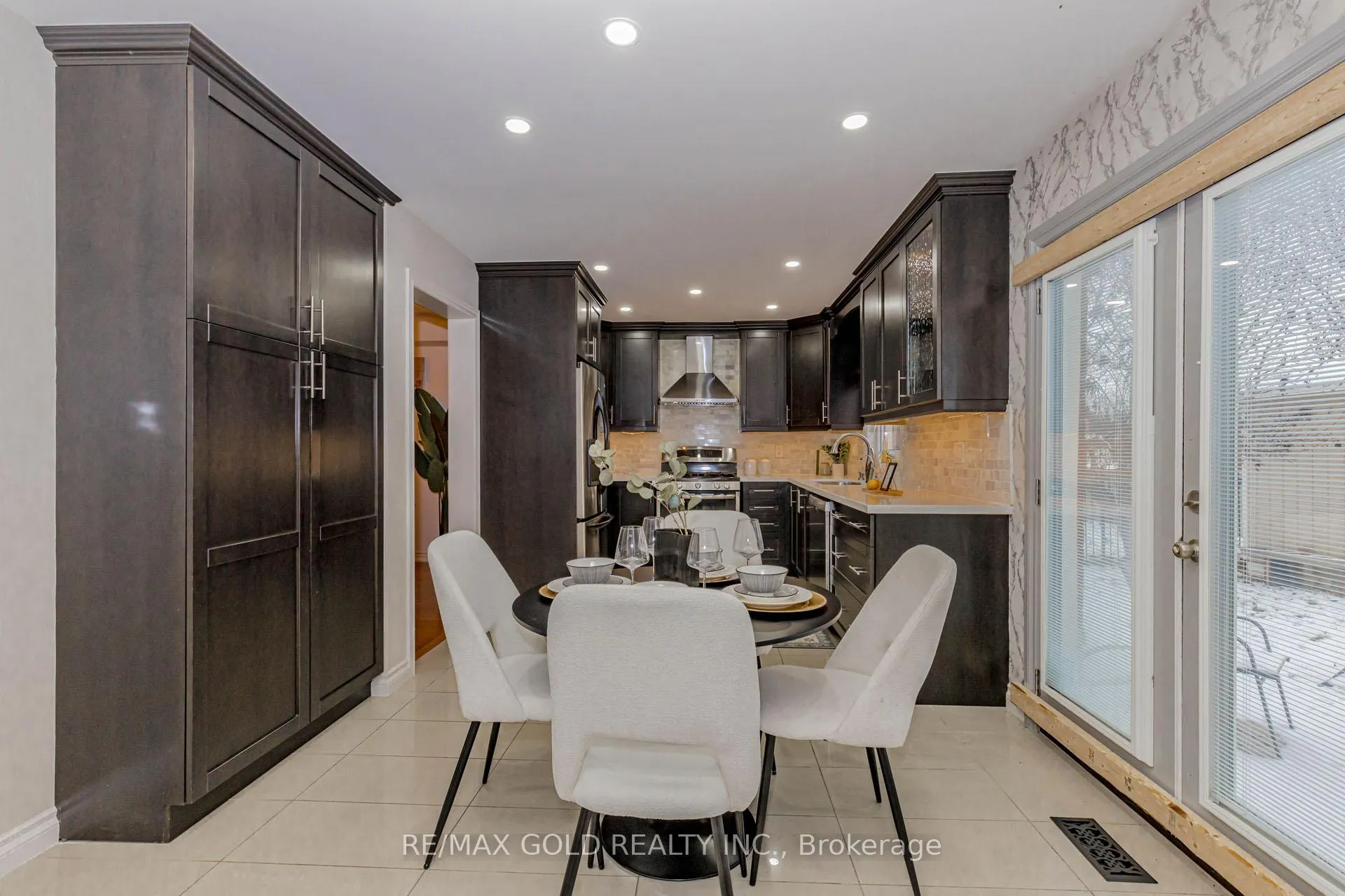 Photo 15 of 38 Esposito Drive, Caledon, Bolton East — HOMEH