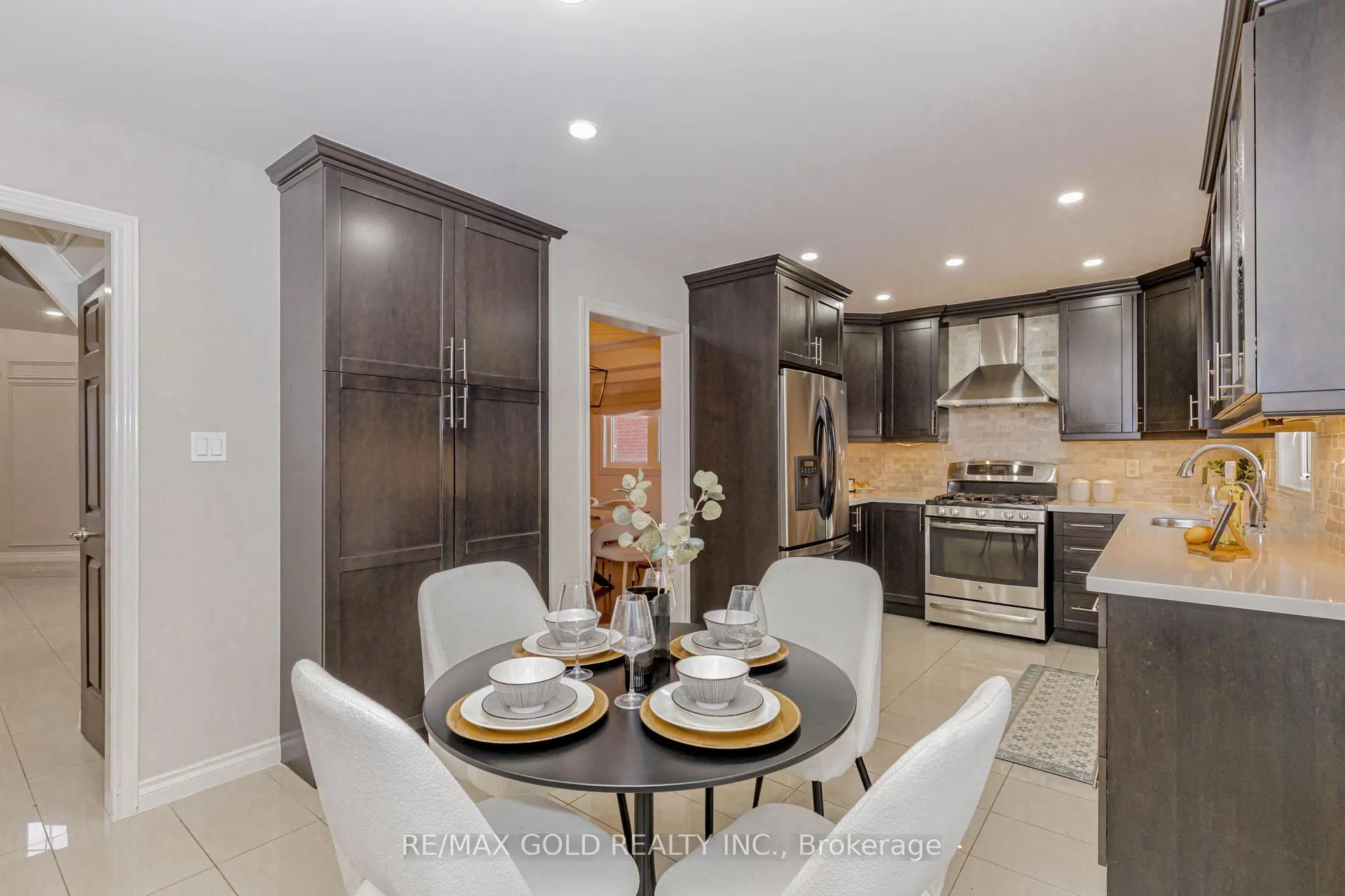 Photo 16 of 38 Esposito Drive, Caledon, Bolton East — HOMEH