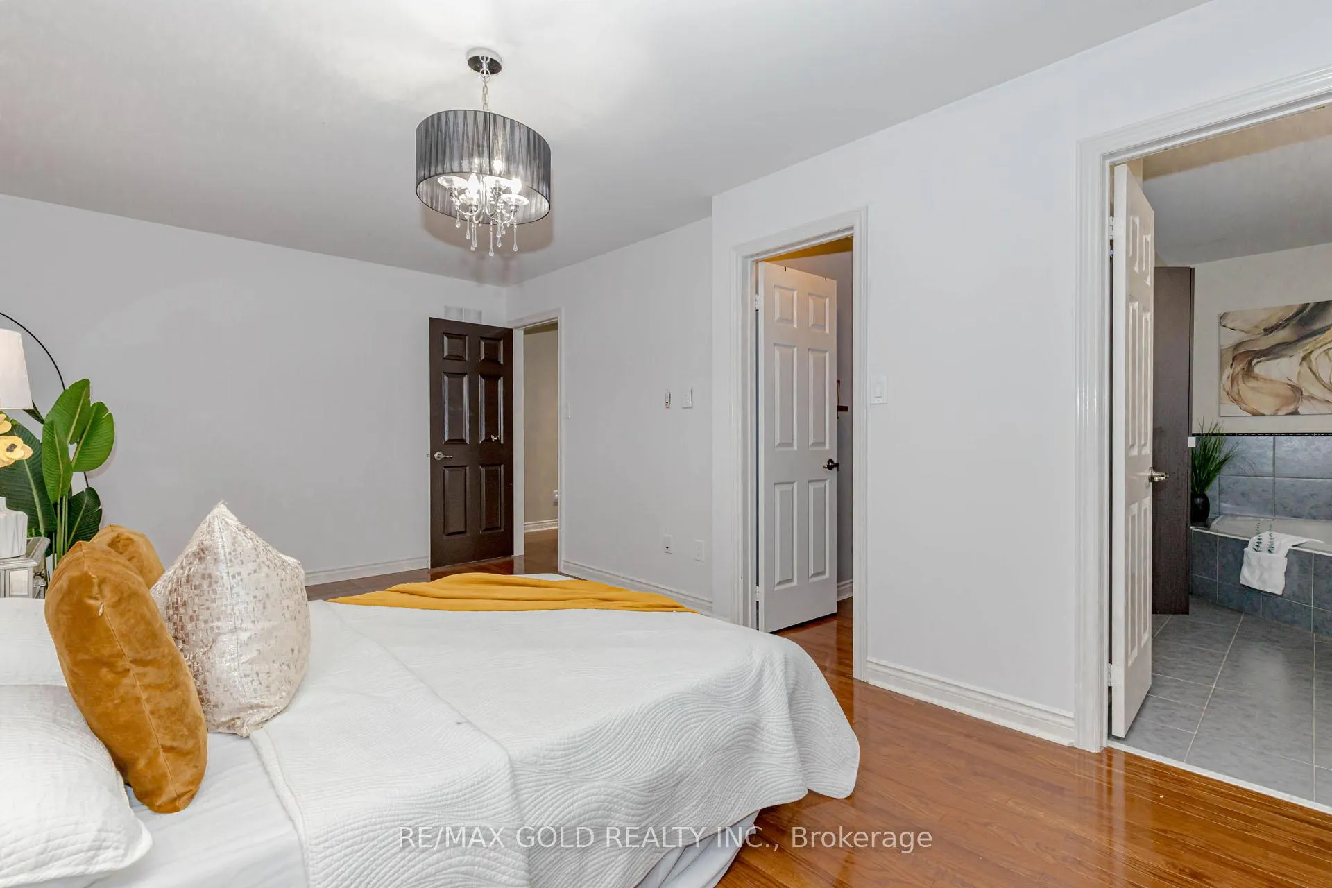 Photo 22 of 38 Esposito Drive, Caledon, Bolton East — HOMEH