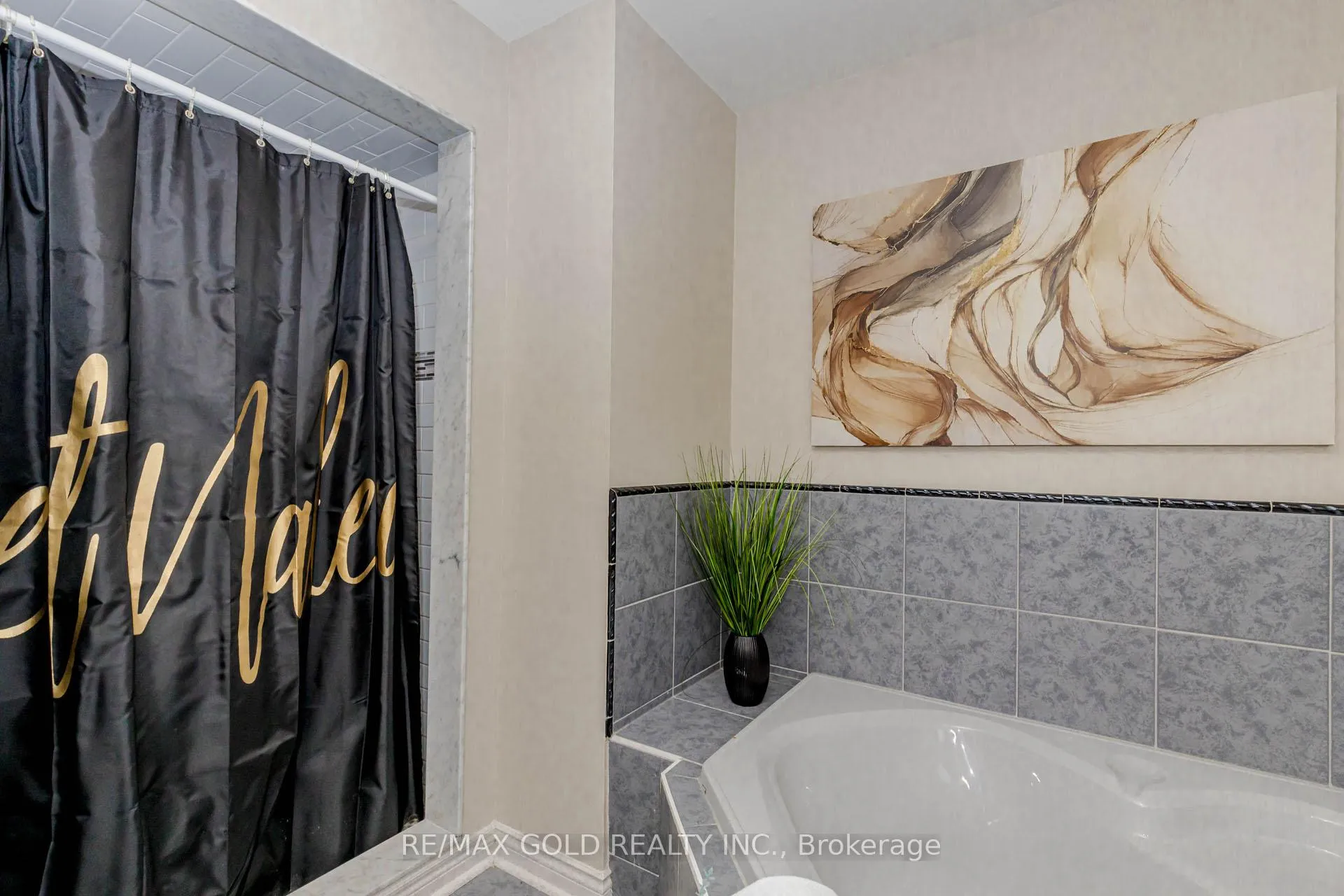 Photo 24 of 38 Esposito Drive, Caledon, Bolton East — HOMEH