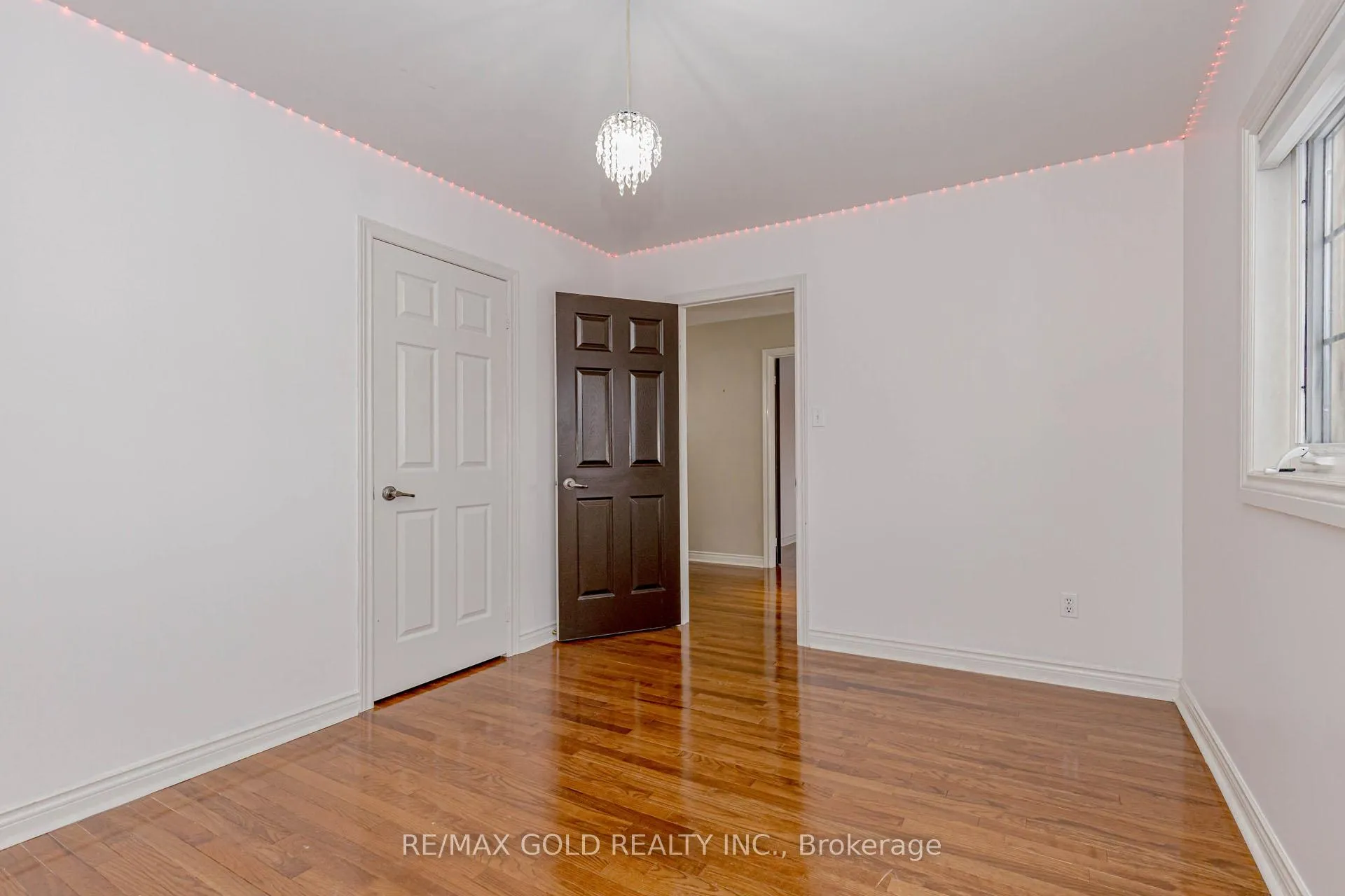 Photo 25 of 38 Esposito Drive, Caledon, Bolton East — HOMEH