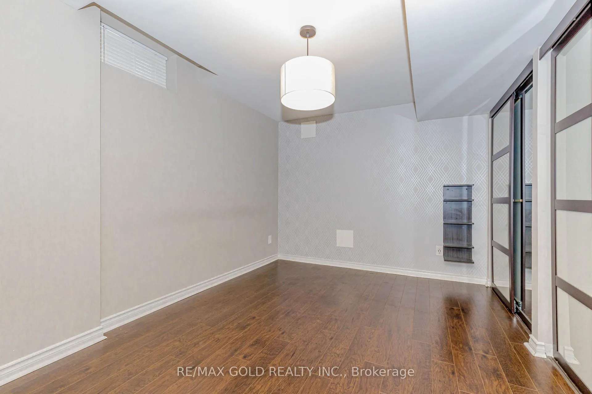 Photo 32 of 38 Esposito Drive, Caledon, Bolton East — HOMEH