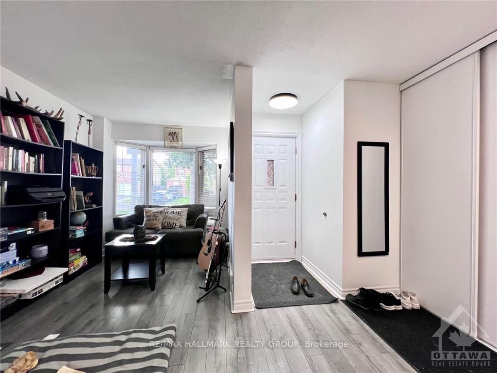 Photo 4 of 40 Stable Way, Ottawa, Kanata - Bridlewood — HOMEH