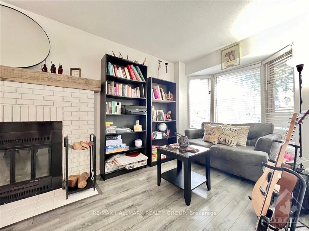 Photo 5 of 40 Stable Way, Ottawa, Kanata - Bridlewood — HOMEH