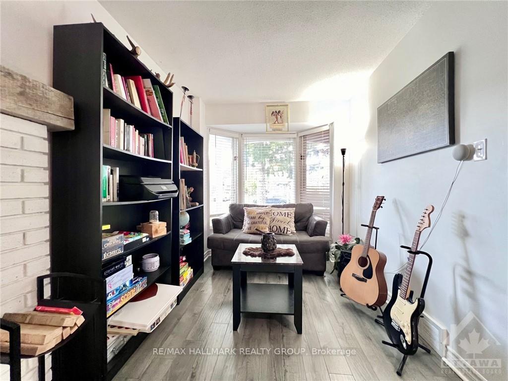 Photo 6 of 40 Stable Way, Ottawa, Kanata - Bridlewood — HOMEH