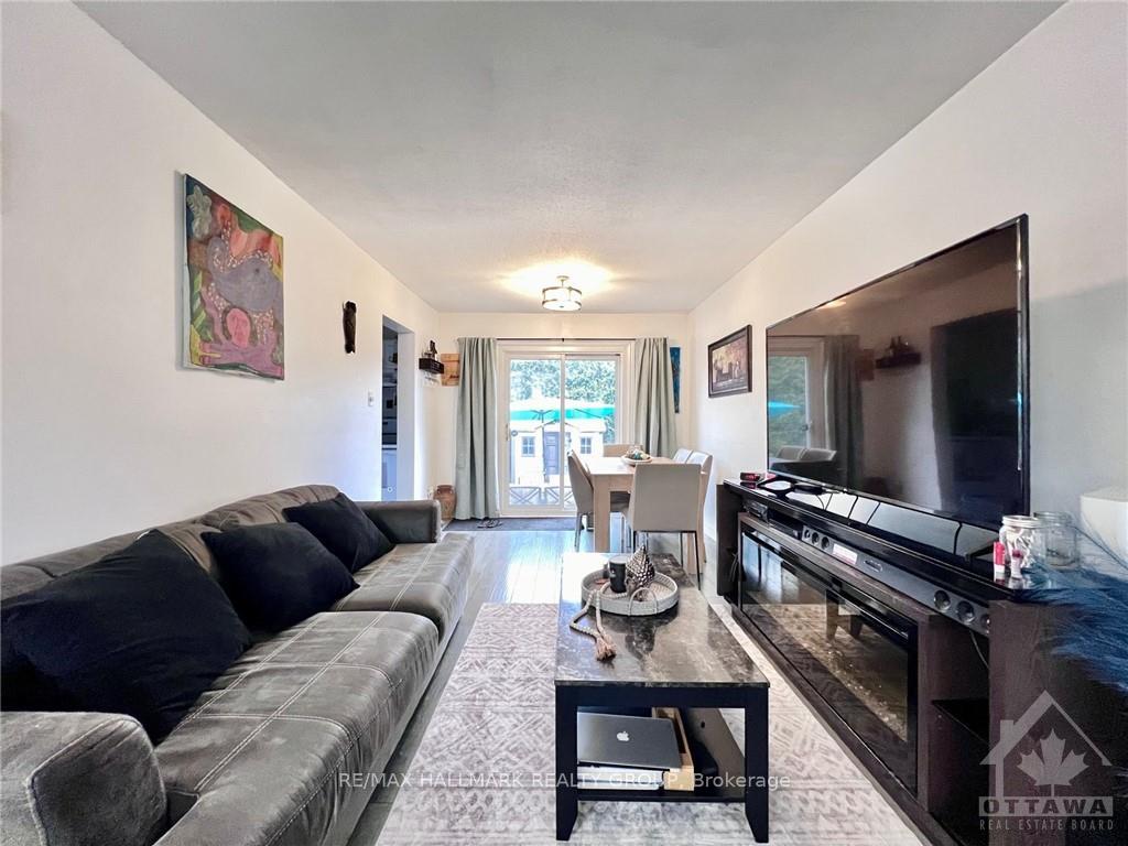 Photo 7 of 40 Stable Way, Ottawa, Kanata - Bridlewood — HOMEH