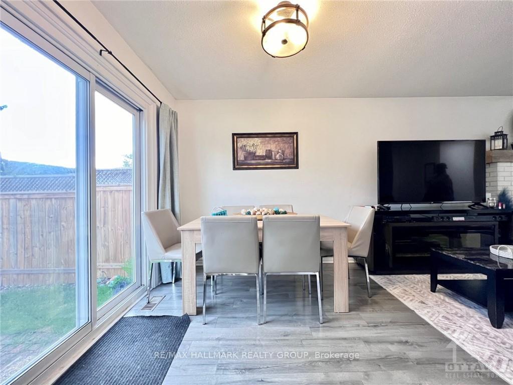 Photo 9 of 40 Stable Way, Ottawa, Kanata - Bridlewood — HOMEH