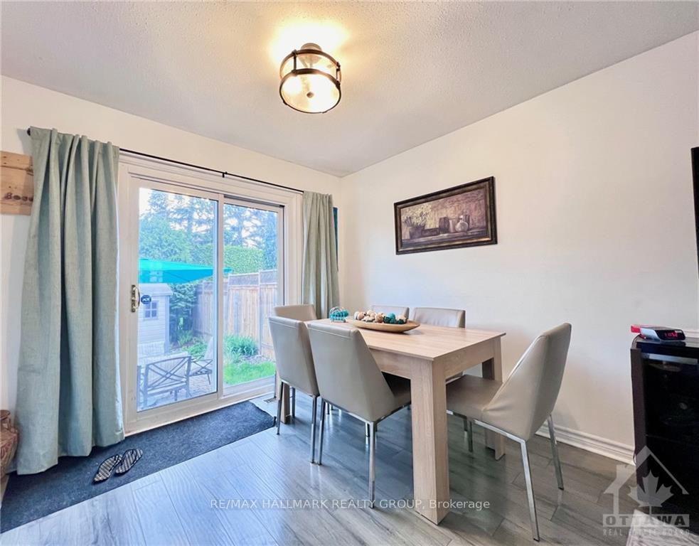Photo 10 of 40 Stable Way, Ottawa, Kanata - Bridlewood — HOMEH