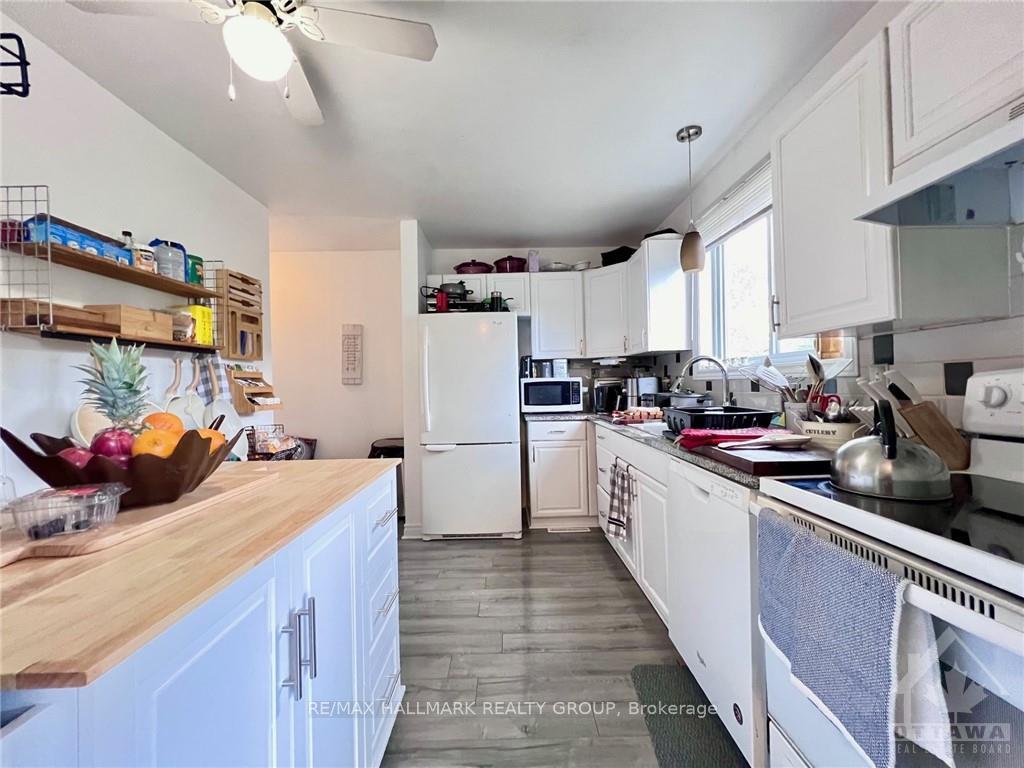 Photo 11 of 40 Stable Way, Ottawa, Kanata - Bridlewood — HOMEH