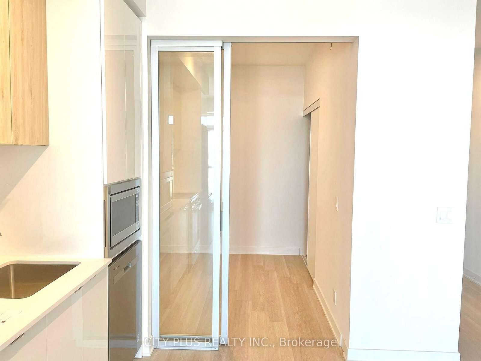 Photo 7 of Unit B-2609, 50 Upper Mall Way, Vaughan, Brownridge — HOMEH