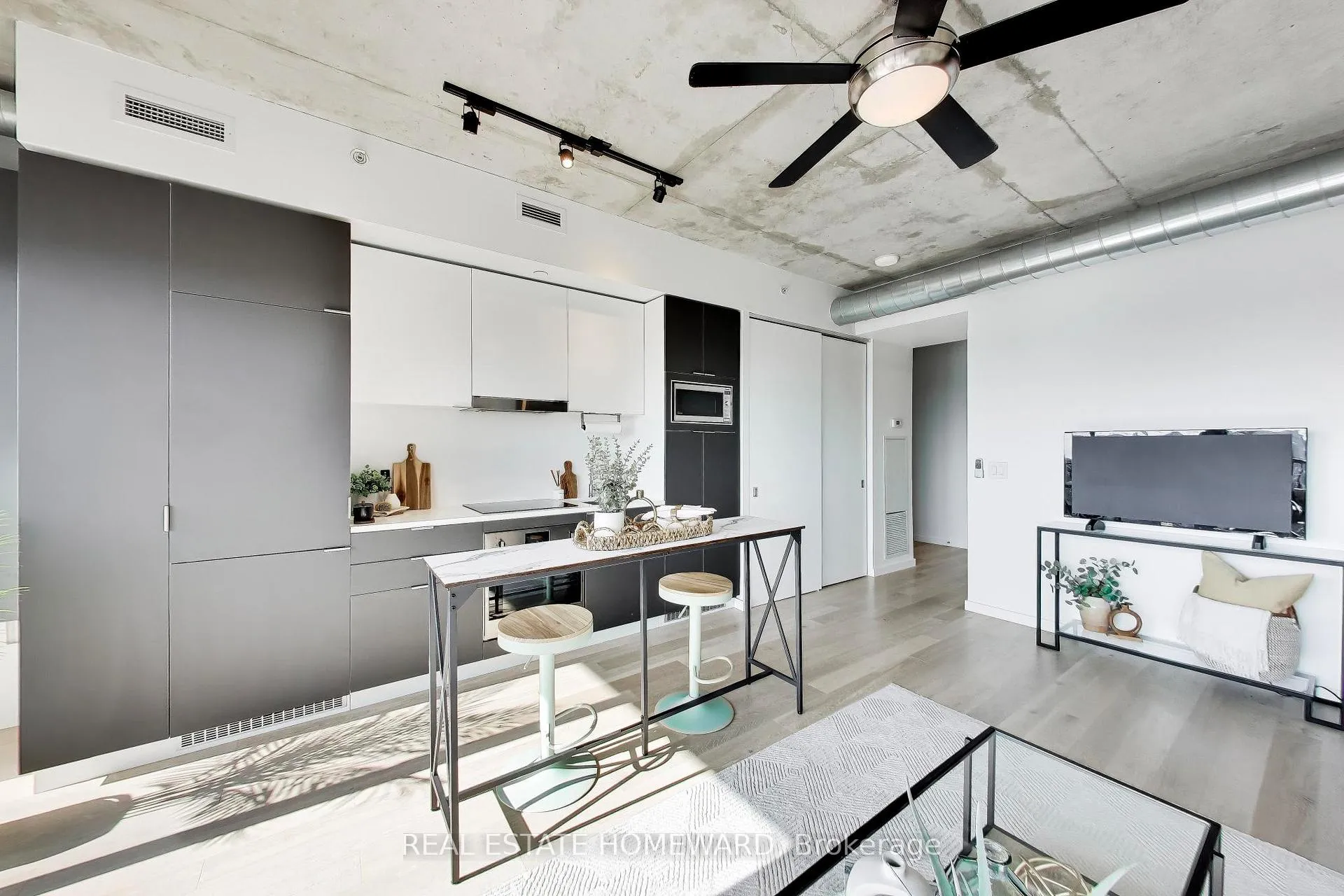 Photo 4 of Unit 1011, 170 Bayview Avenue, Toronto, Moss Park — HOMEH