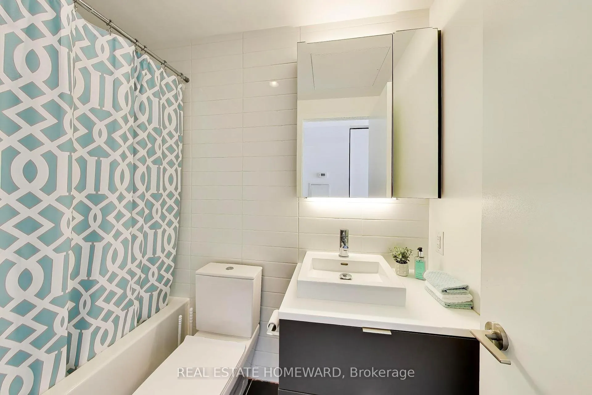 Photo 14 of Unit 1011, 170 Bayview Avenue, Toronto, Moss Park — HOMEH