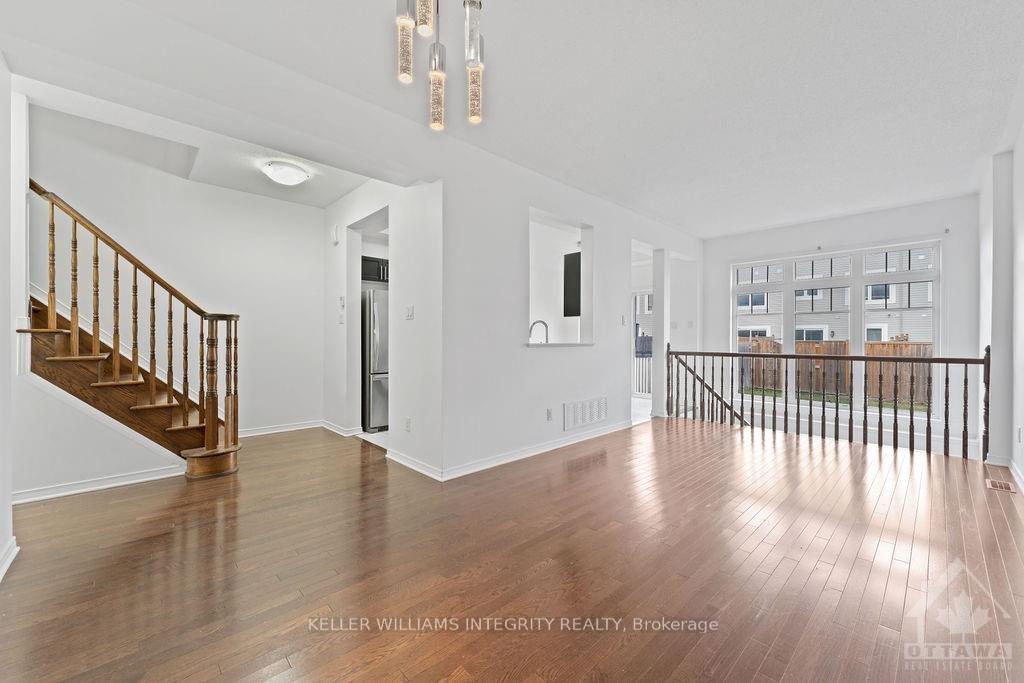 Photo 7 of 111 Westphalian Avenue, Ottawa, Kanata - Emerald Meadows/Trailwest — HOMEH