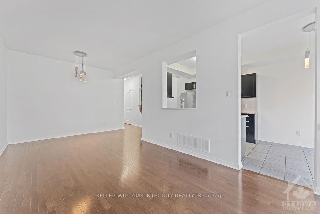 Photo 9 of 111 Westphalian Avenue, Ottawa, Kanata - Emerald Meadows/Trailwest — HOMEH