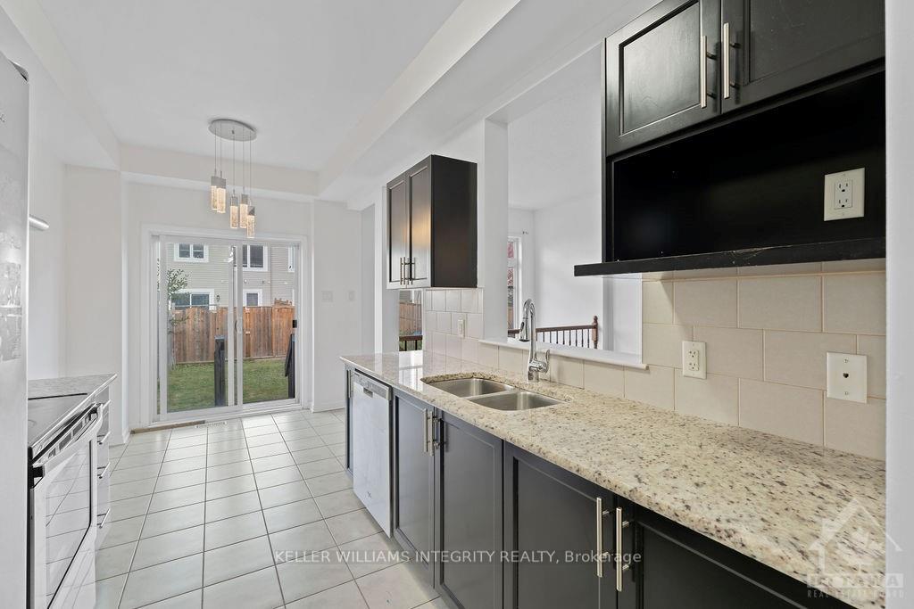 Photo 10 of 111 Westphalian Avenue, Ottawa, Kanata - Emerald Meadows/Trailwest — HOMEH