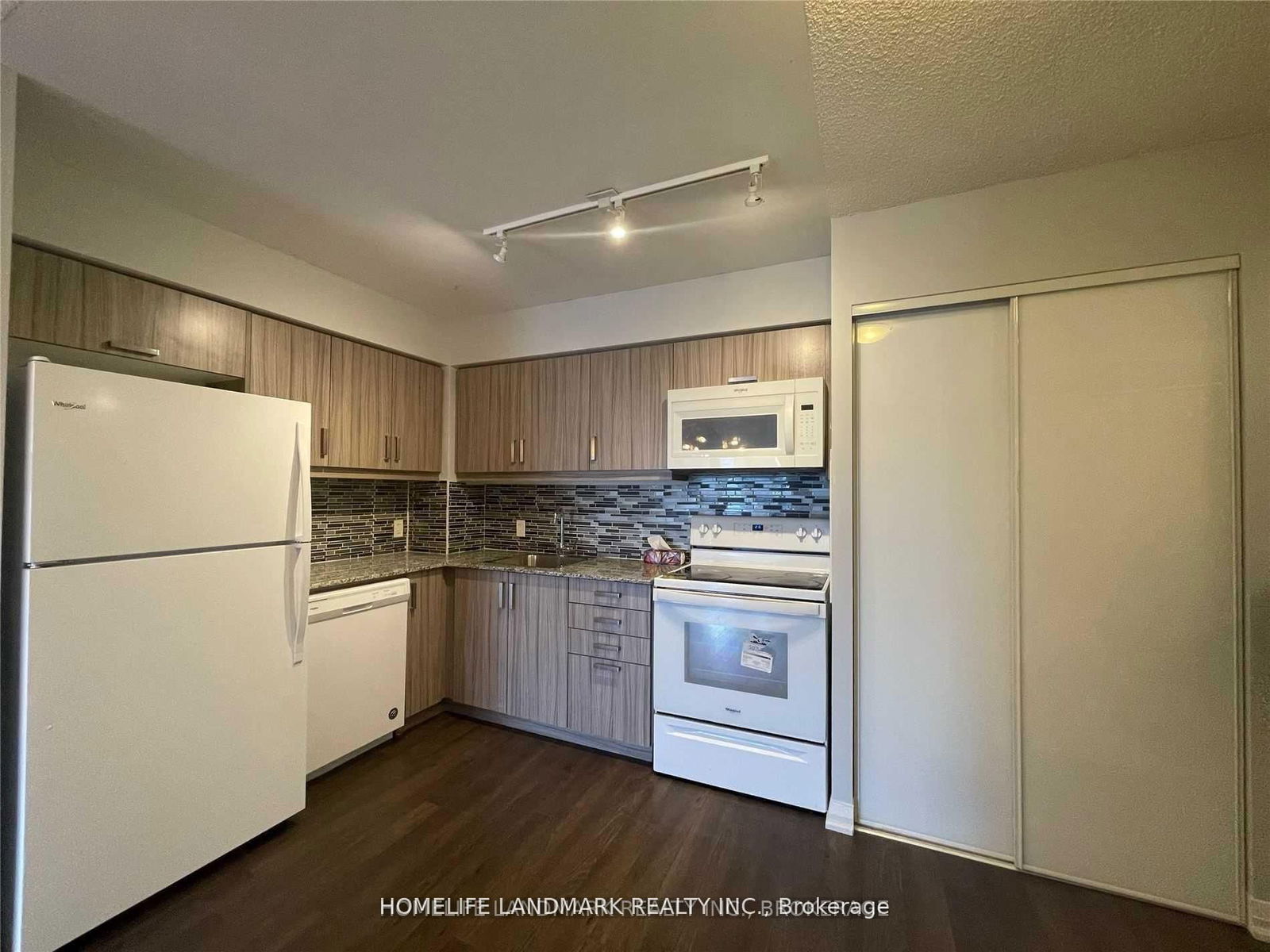 Photo 2 of Unit 2406, 30 Meadowglen Pl, Scarborough, Woburn — HOMEH