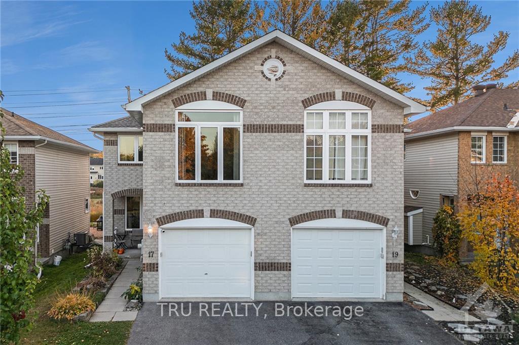 Photo 2 of 17 Newcastle Avenue, Ottawa, Kanata - Morgan's Grant/South March — HOMEH
