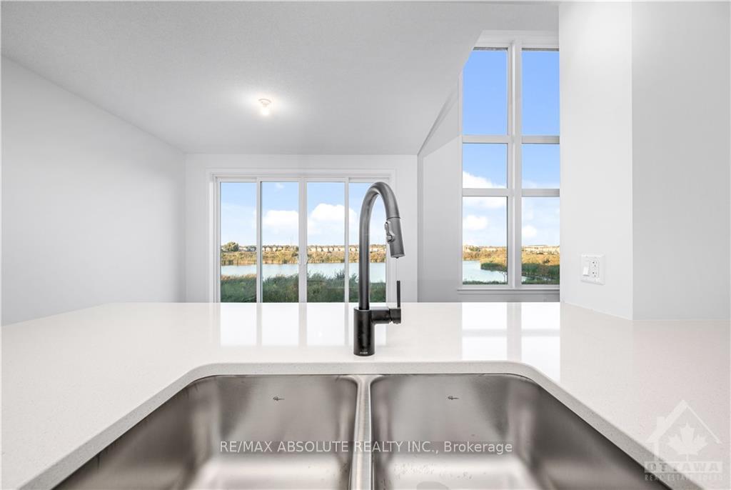 Photo 5 of 142 Boulonnais Grove, Ottawa, Kanata - Emerald Meadows/Trailwest — HOMEH