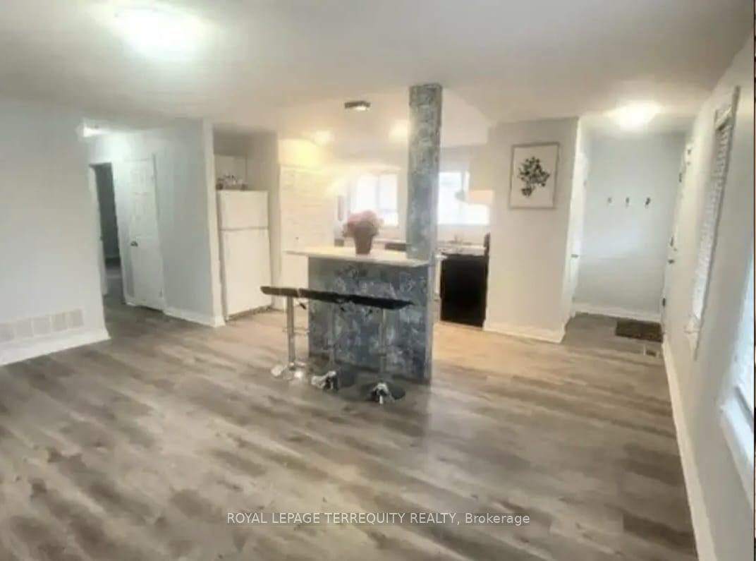 Photo 4 of 27 Watson Drive, Barrie, East Bayfield — HOMEH