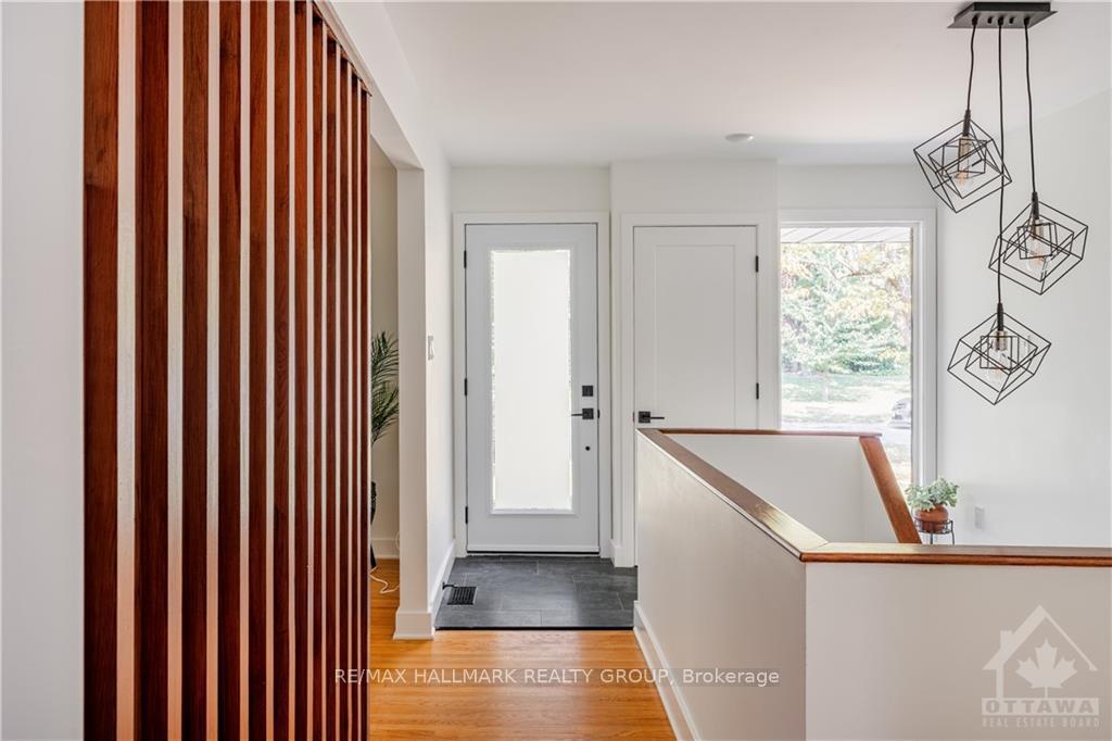 Photo 3 of 9 Kingsford Crescent, Ottawa, Kanata - Beaverbrook — HOMEH