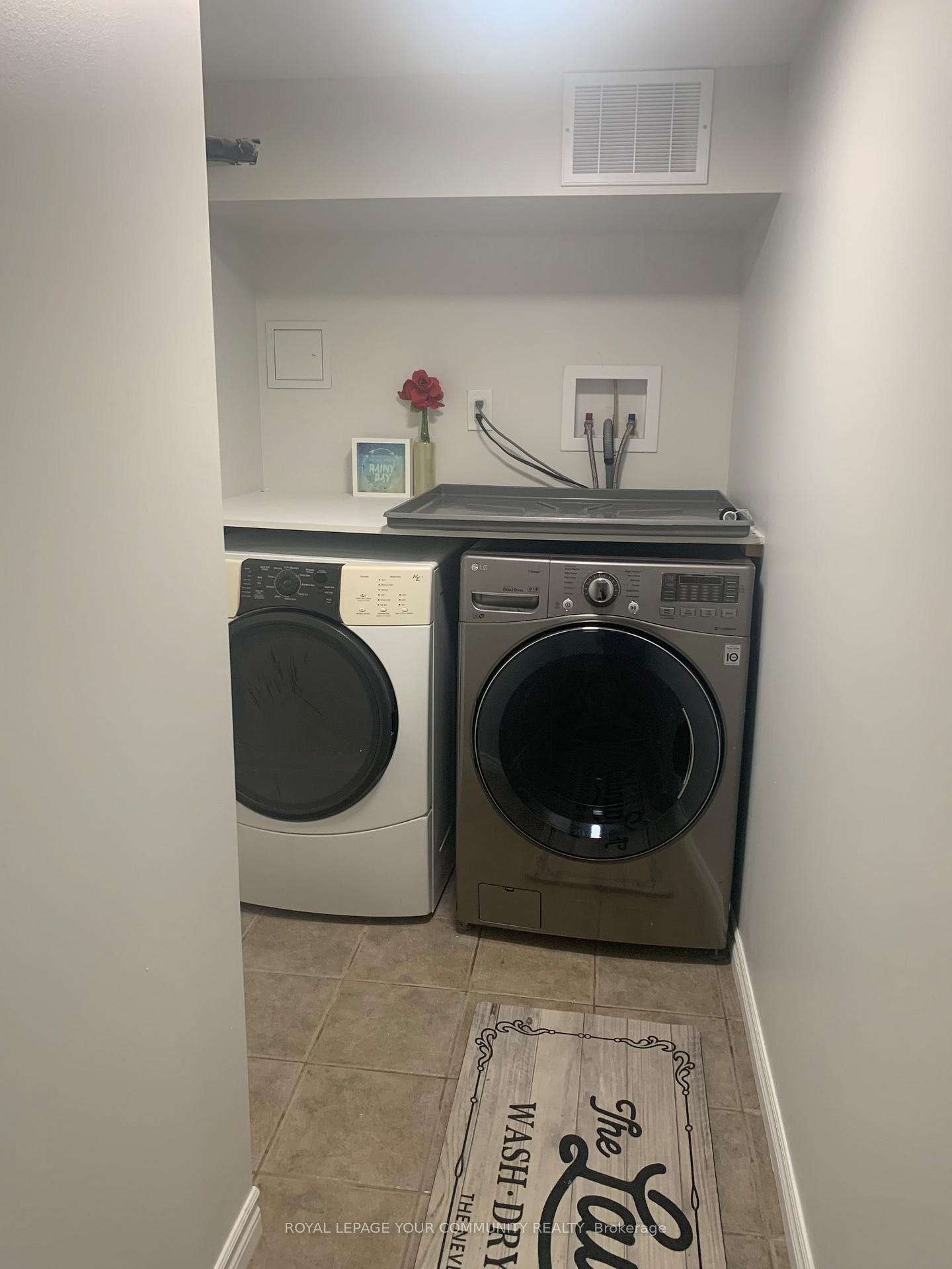 Photo 3 of Unit Basement, 15 Holman Crescent, Aurora, Aurora Highlands — HOMEH