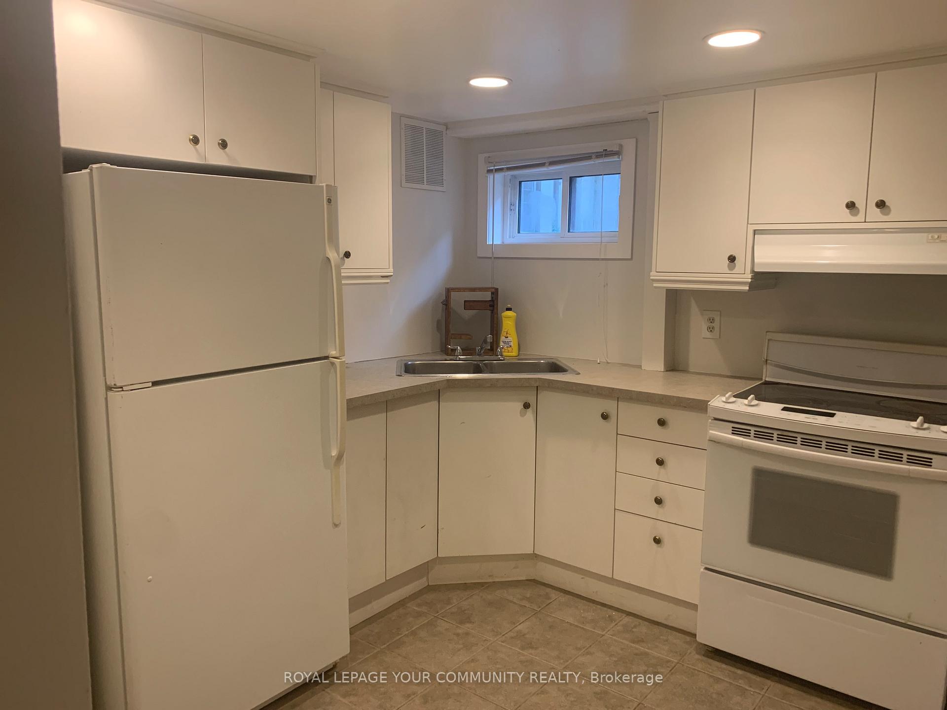 Photo 9 of Unit Basement, 15 Holman Crescent, Aurora, Aurora Highlands — HOMEH