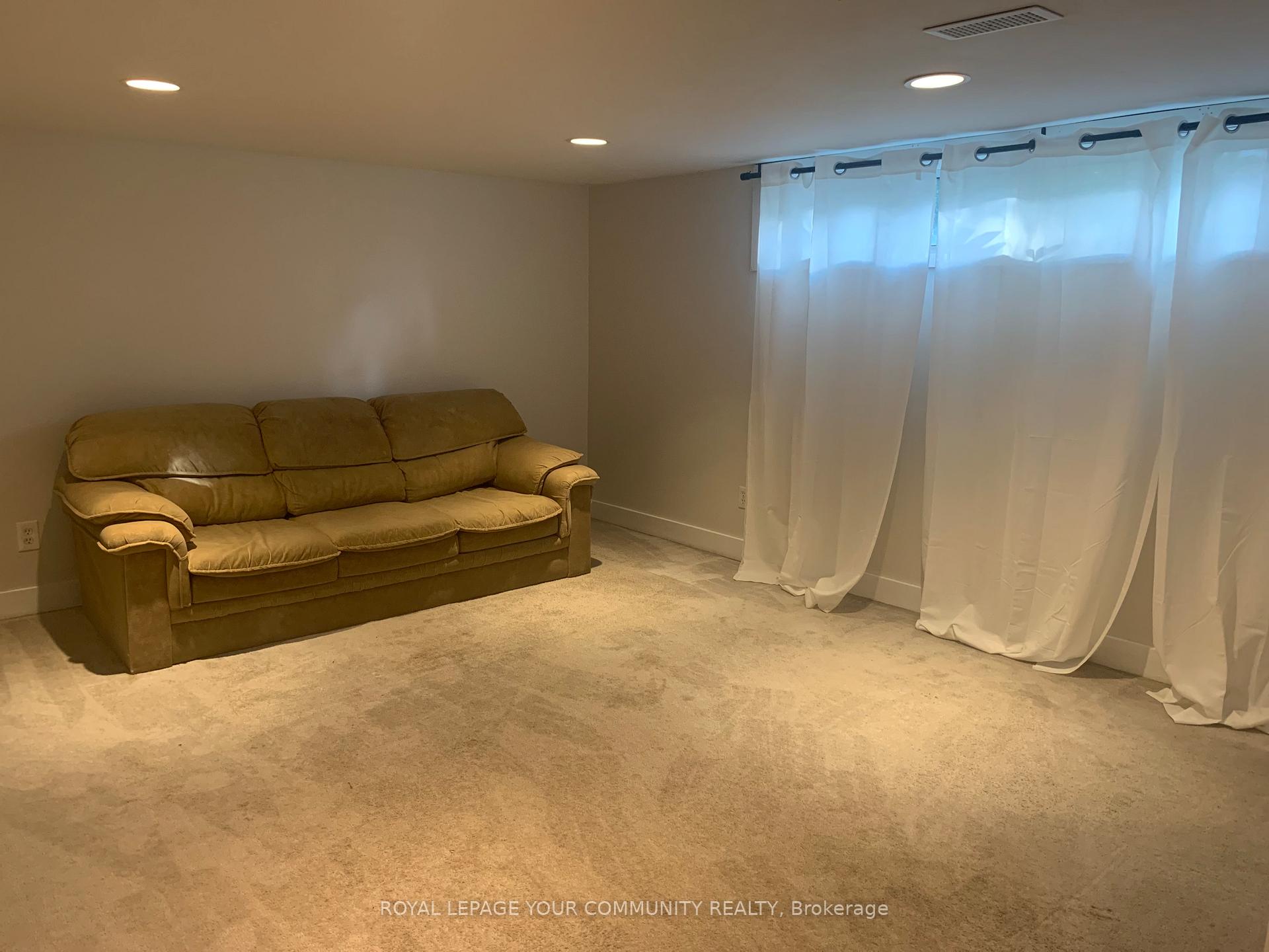 Photo 5 of Unit Basement, 15 Holman Crescent, Aurora, Aurora Highlands — HOMEH