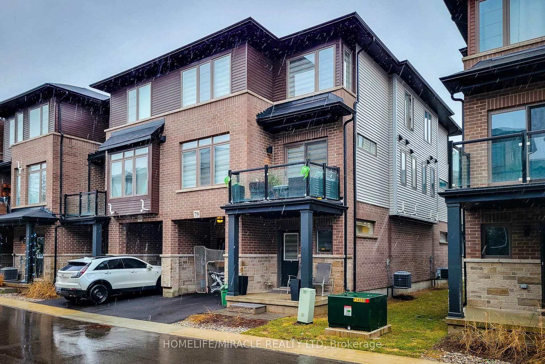 Photo 2 of 575 Woodward Avenue, Hamilton, Parkview — HOMEH