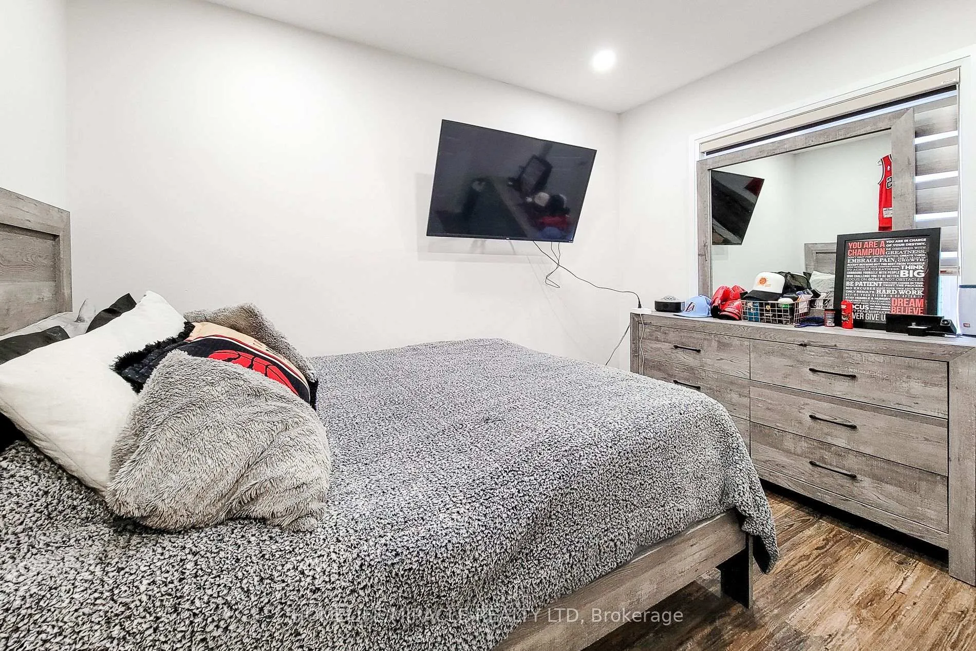 Photo 19 of 575 Woodward Avenue, Hamilton, Parkview — HOMEH