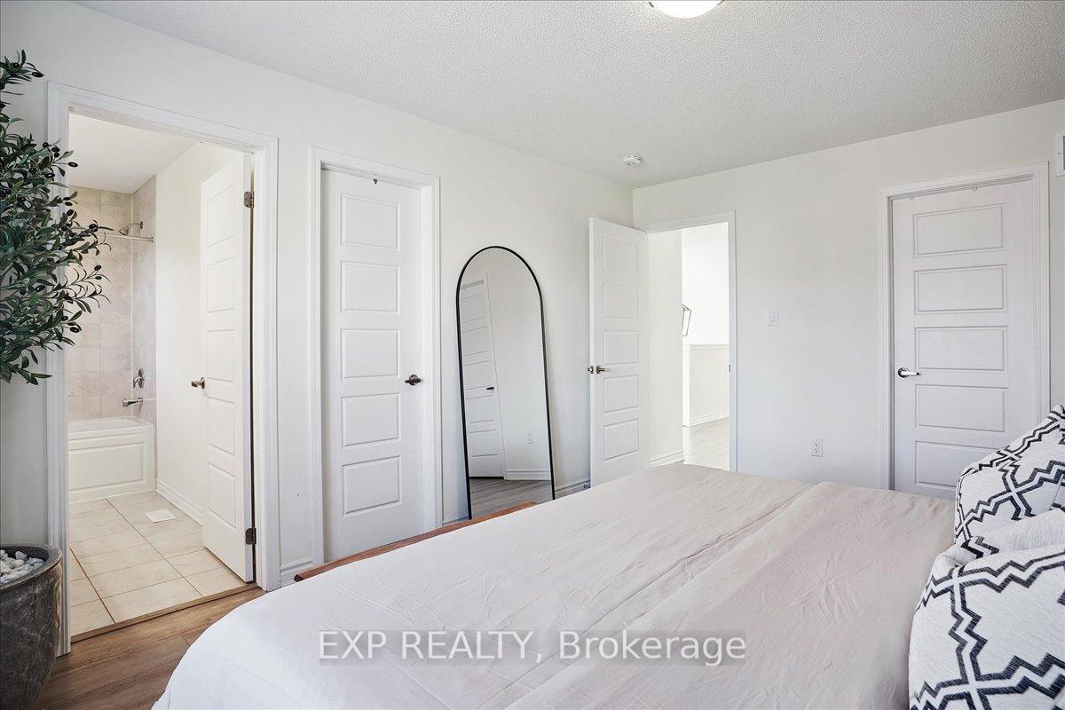 Photo 26 of 1429 Sycamore Gardens, Milton, Cobban — HOMEH