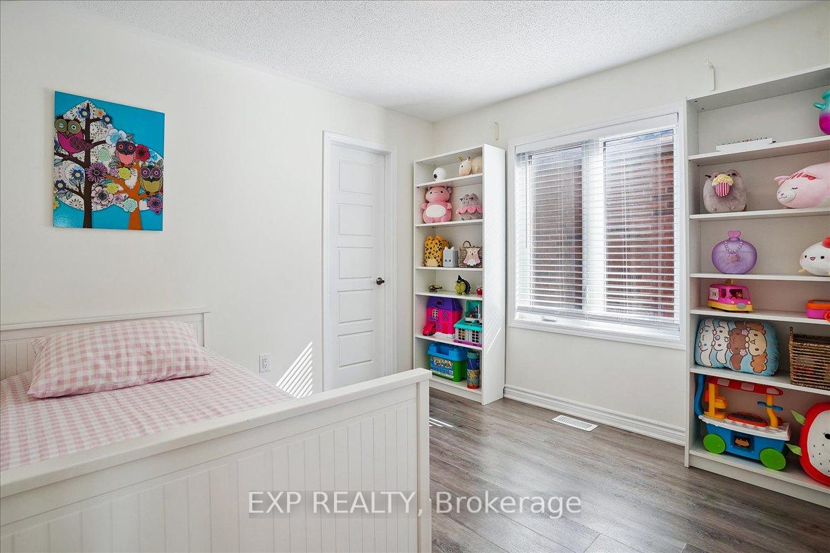 Photo 32 of 1429 Sycamore Gardens, Milton, Cobban — HOMEH