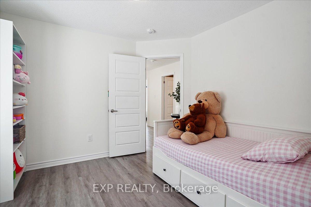Photo 33 of 1429 Sycamore Gardens, Milton, Cobban — HOMEH