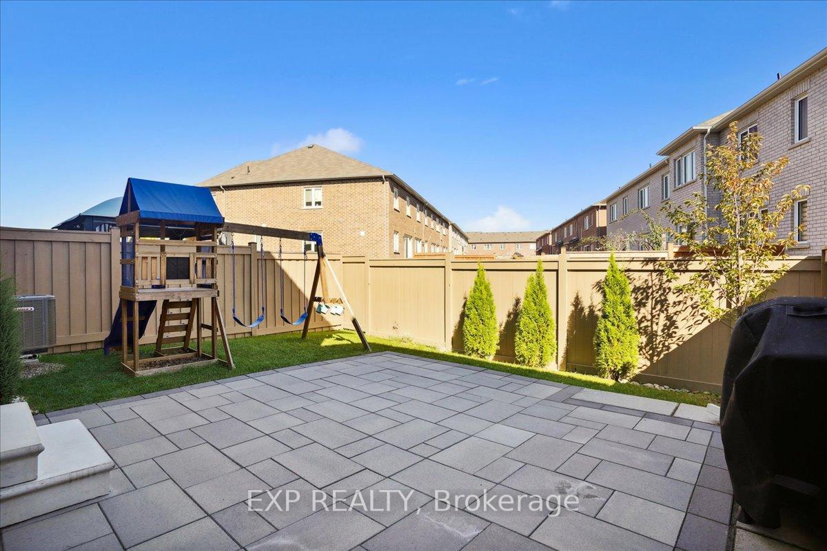 Photo 35 of 1429 Sycamore Gardens, Milton, Cobban — HOMEH