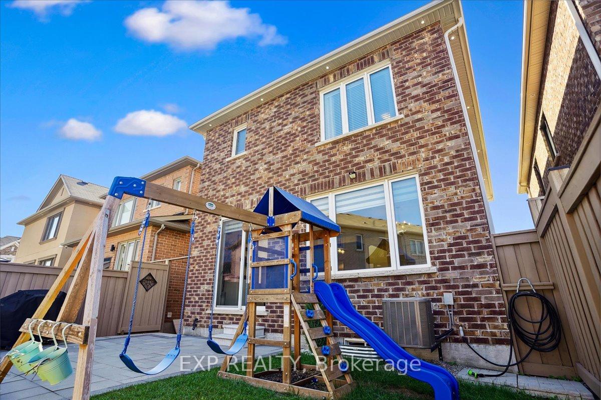 Photo 37 of 1429 Sycamore Gardens, Milton, Cobban — HOMEH