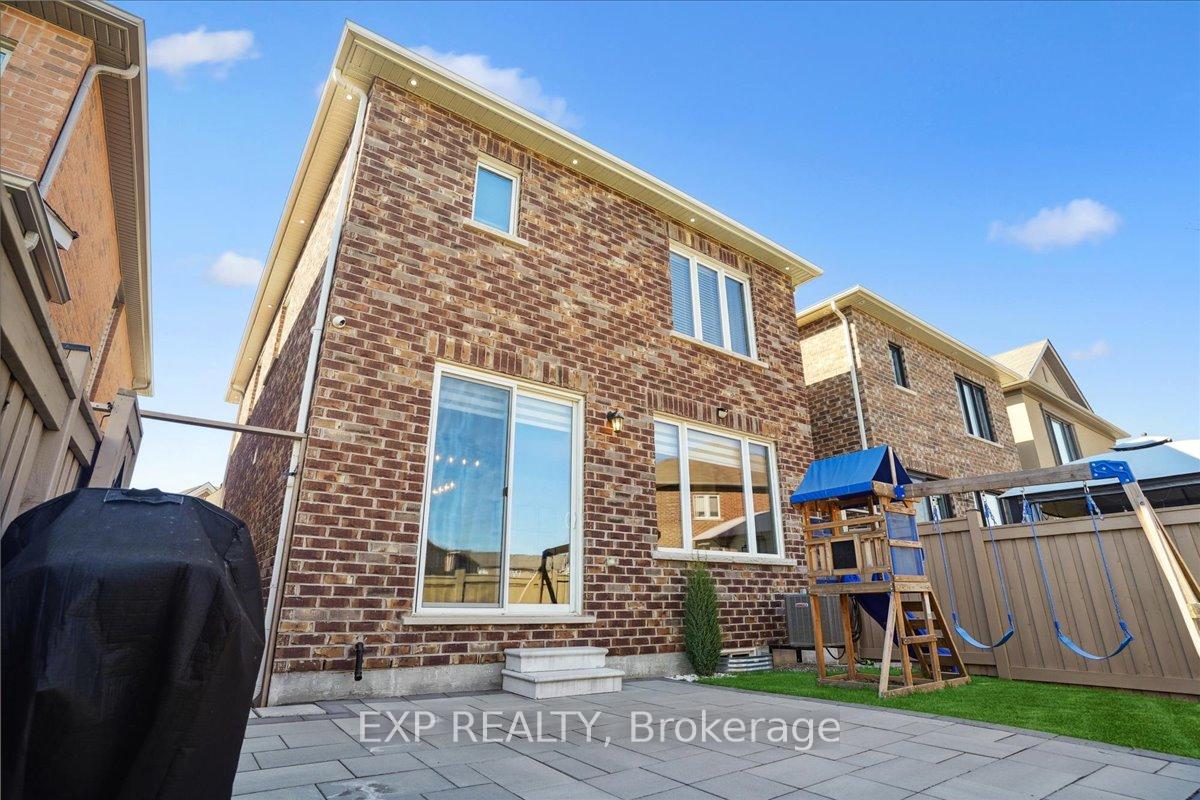 Photo 38 of 1429 Sycamore Gardens, Milton, Cobban — HOMEH