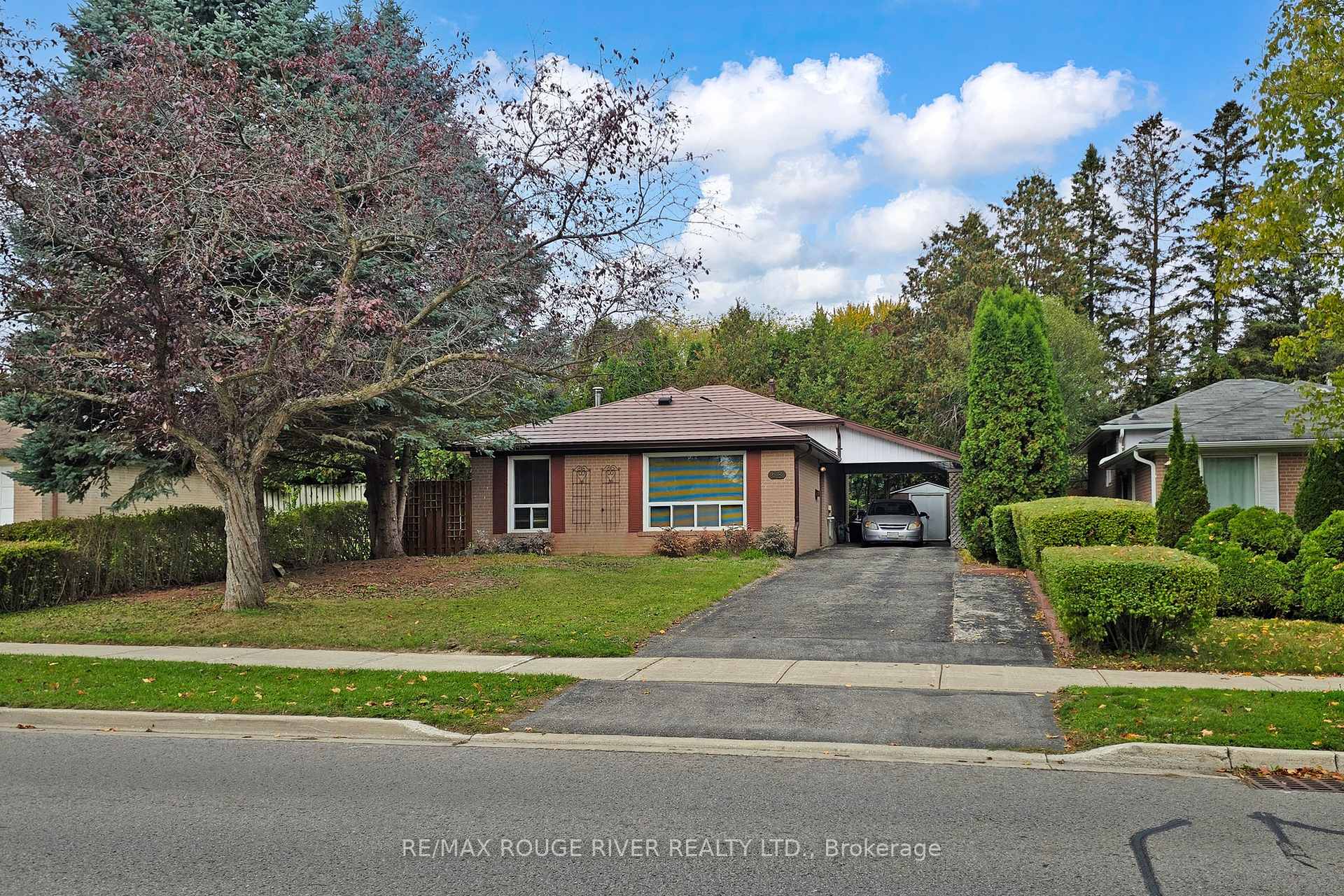 Photo 2 of 68 Aurora Heights Drive, Aurora, Aurora Heights — HOMEH