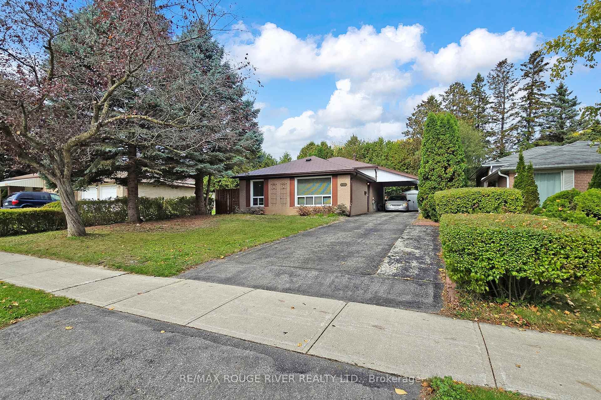 Photo 3 of 68 Aurora Heights Drive, Aurora, Aurora Heights — HOMEH