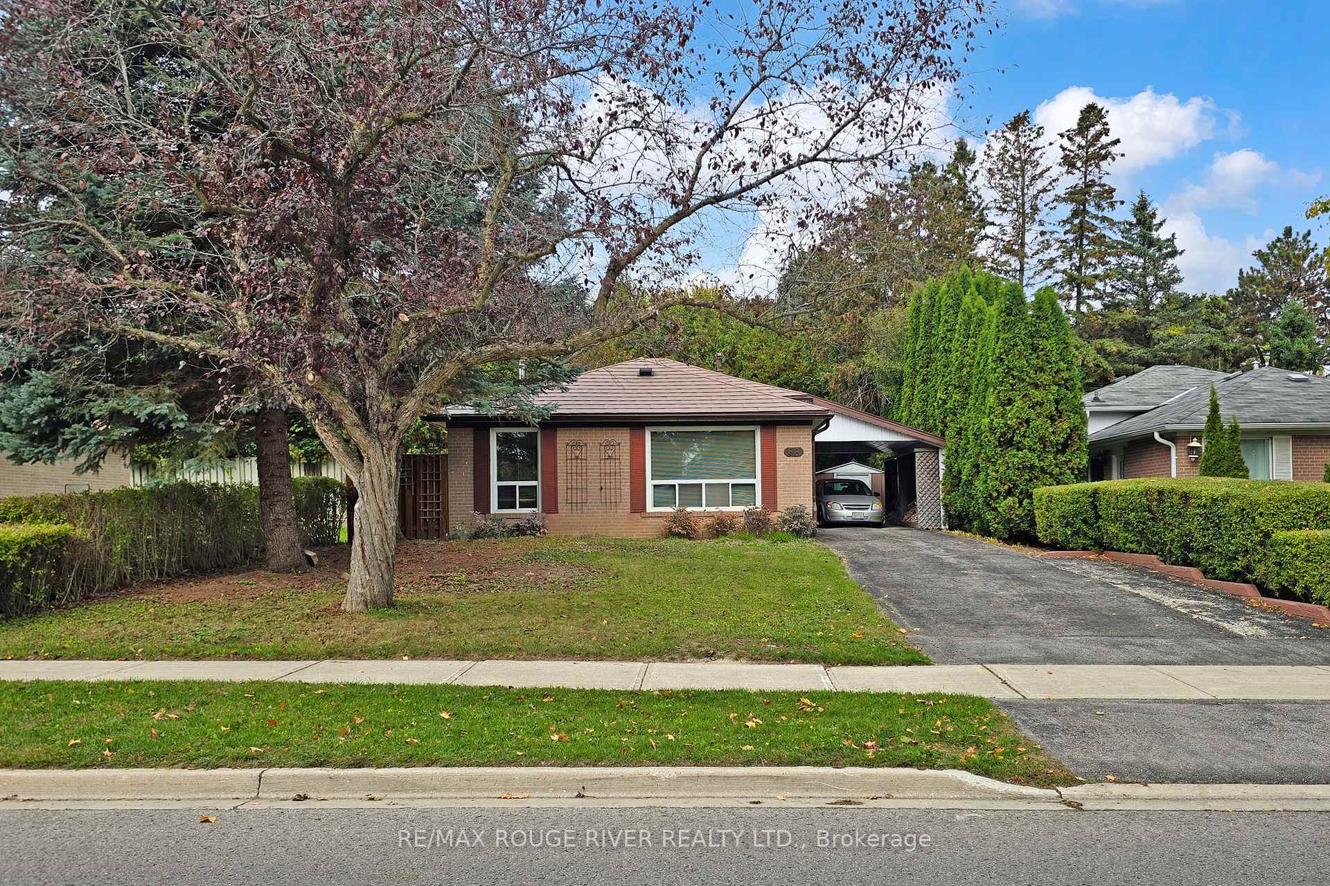 Photo 8 of 68 Aurora Heights Drive, Aurora, Aurora Heights — HOMEH