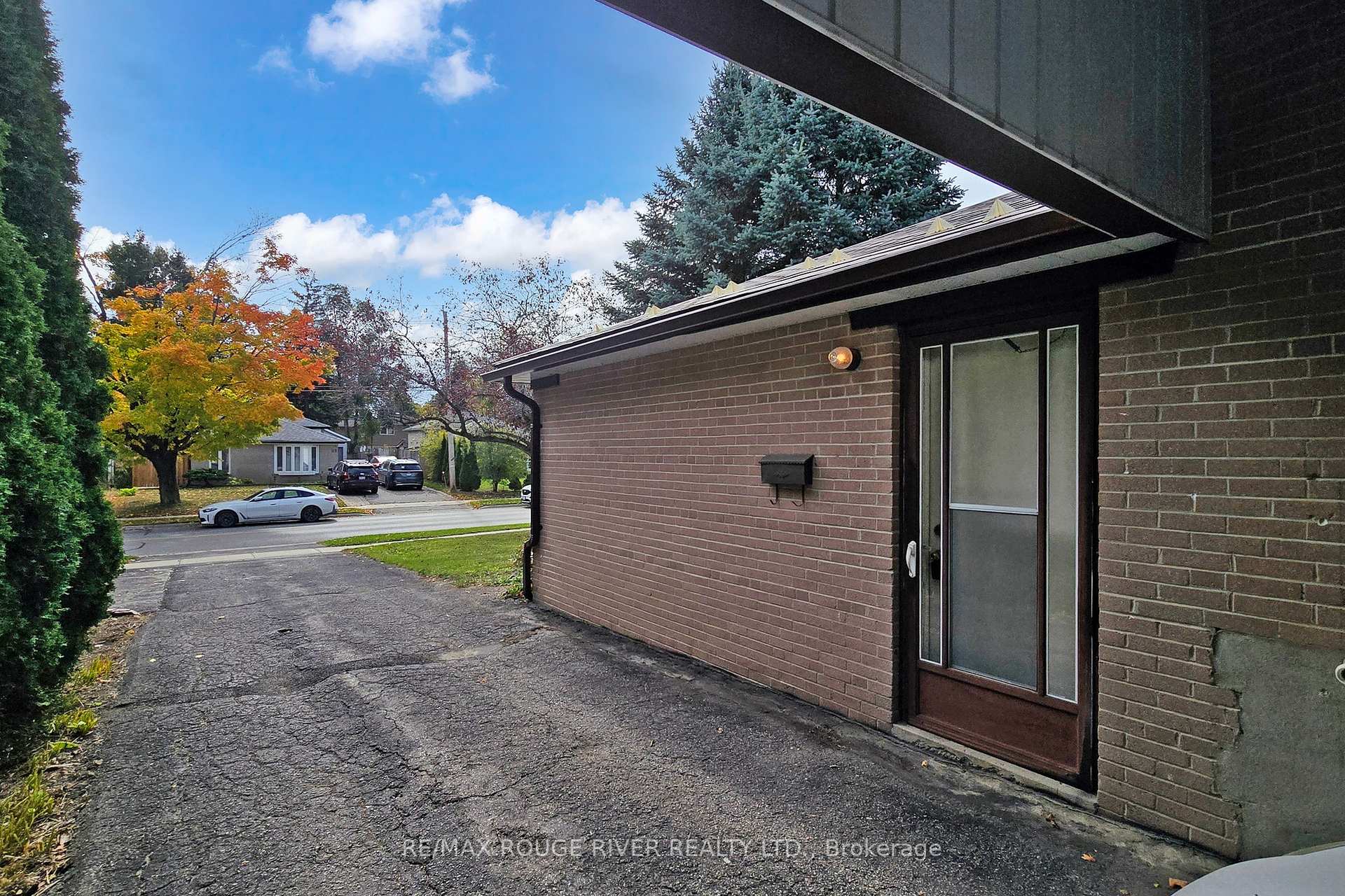 Photo 6 of 68 Aurora Heights Drive, Aurora, Aurora Heights — HOMEH