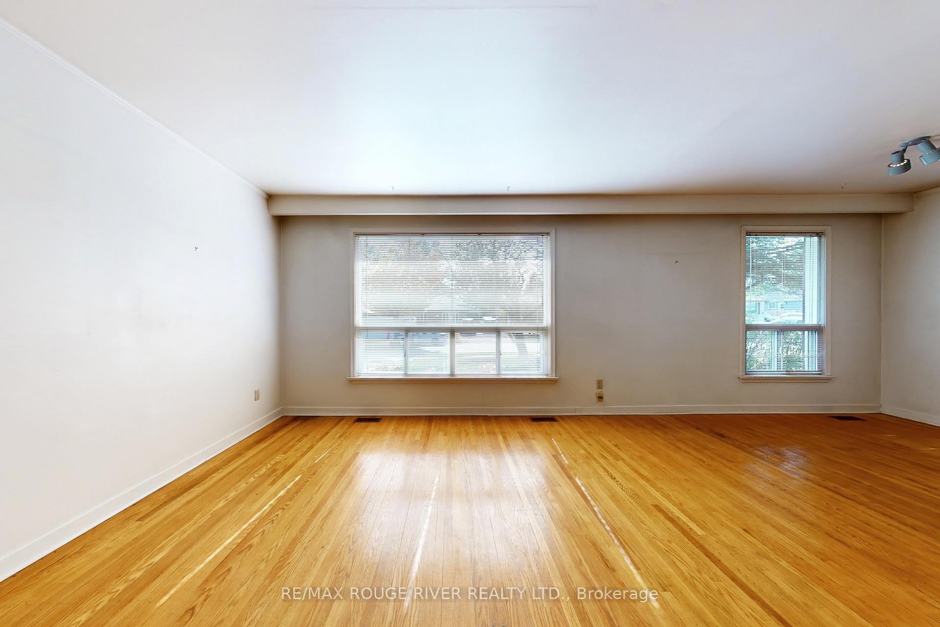 Photo 10 of 68 Aurora Heights Drive, Aurora, Aurora Heights — HOMEH