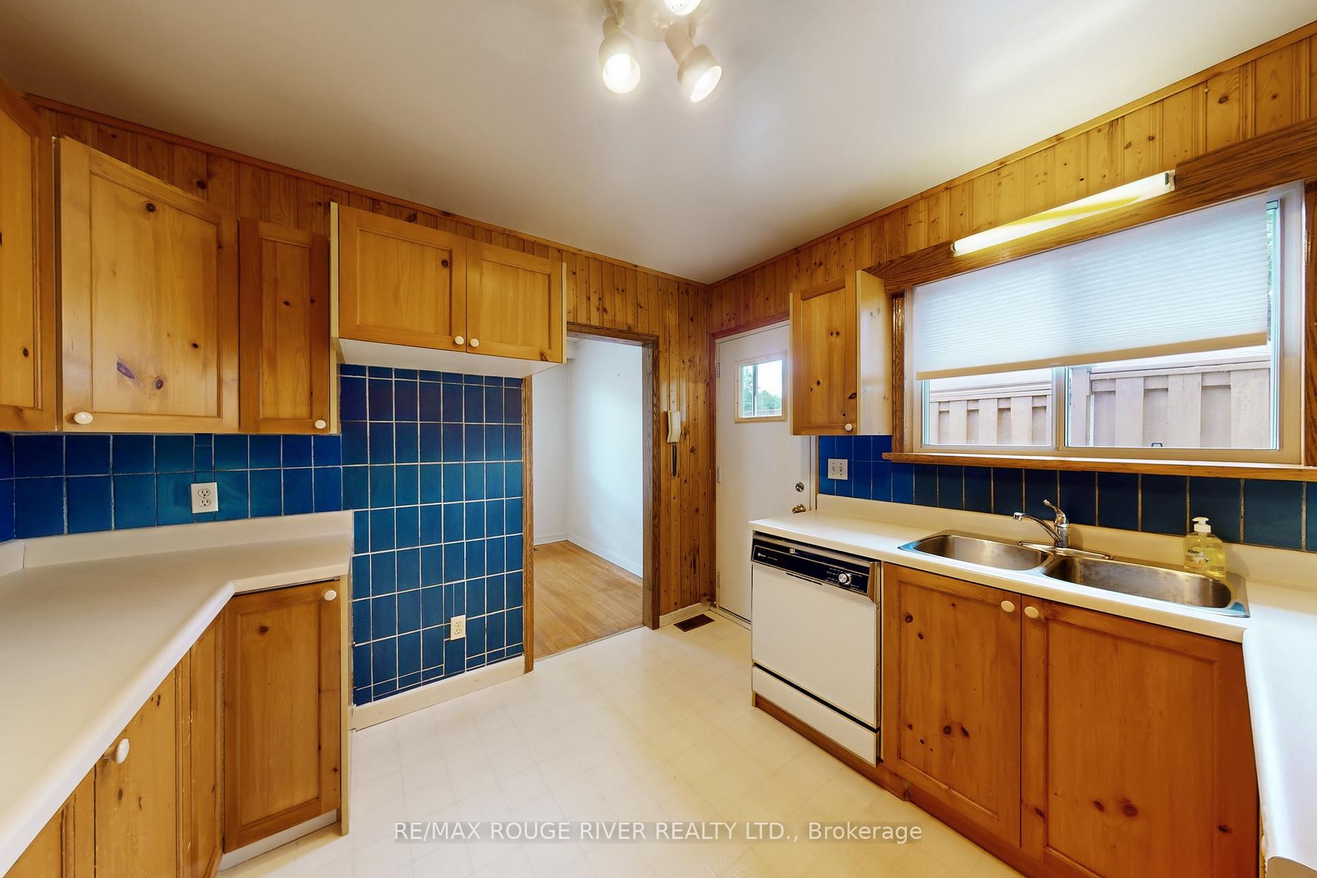 Photo 17 of 68 Aurora Heights Drive, Aurora, Aurora Heights — HOMEH