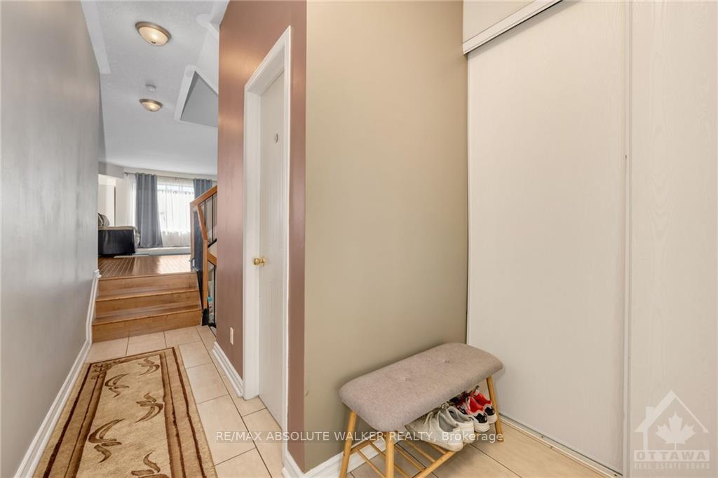 Photo 4 of 10 Deerchase Court, Ottawa, Kanata - Emerald Meadows/Trailwest — HOMEH