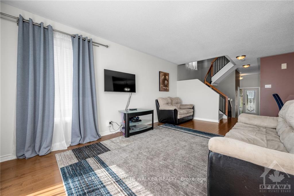 Photo 5 of 10 Deerchase Court, Ottawa, Kanata - Emerald Meadows/Trailwest — HOMEH